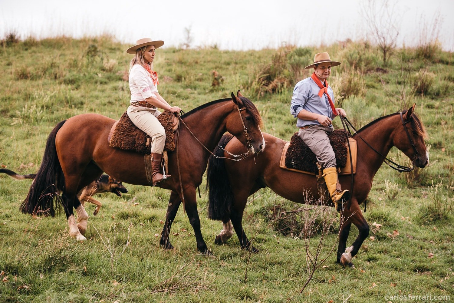 carlosferrari-fotografia-precasamento-andreiaejoelcio-cabanha-cavalos-fotosdiferentes-espontaneas_16