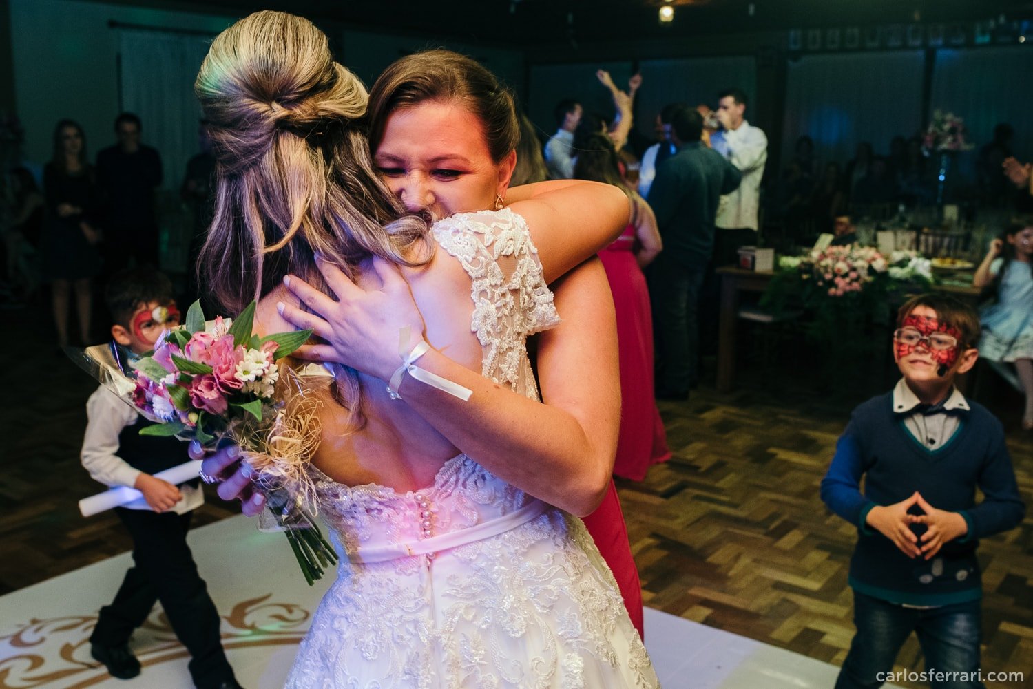 carlosferrari-fotografia-casamento-carlosbarbosa-andreiaejoelcio-fotosdiferentes-espontaneas_084