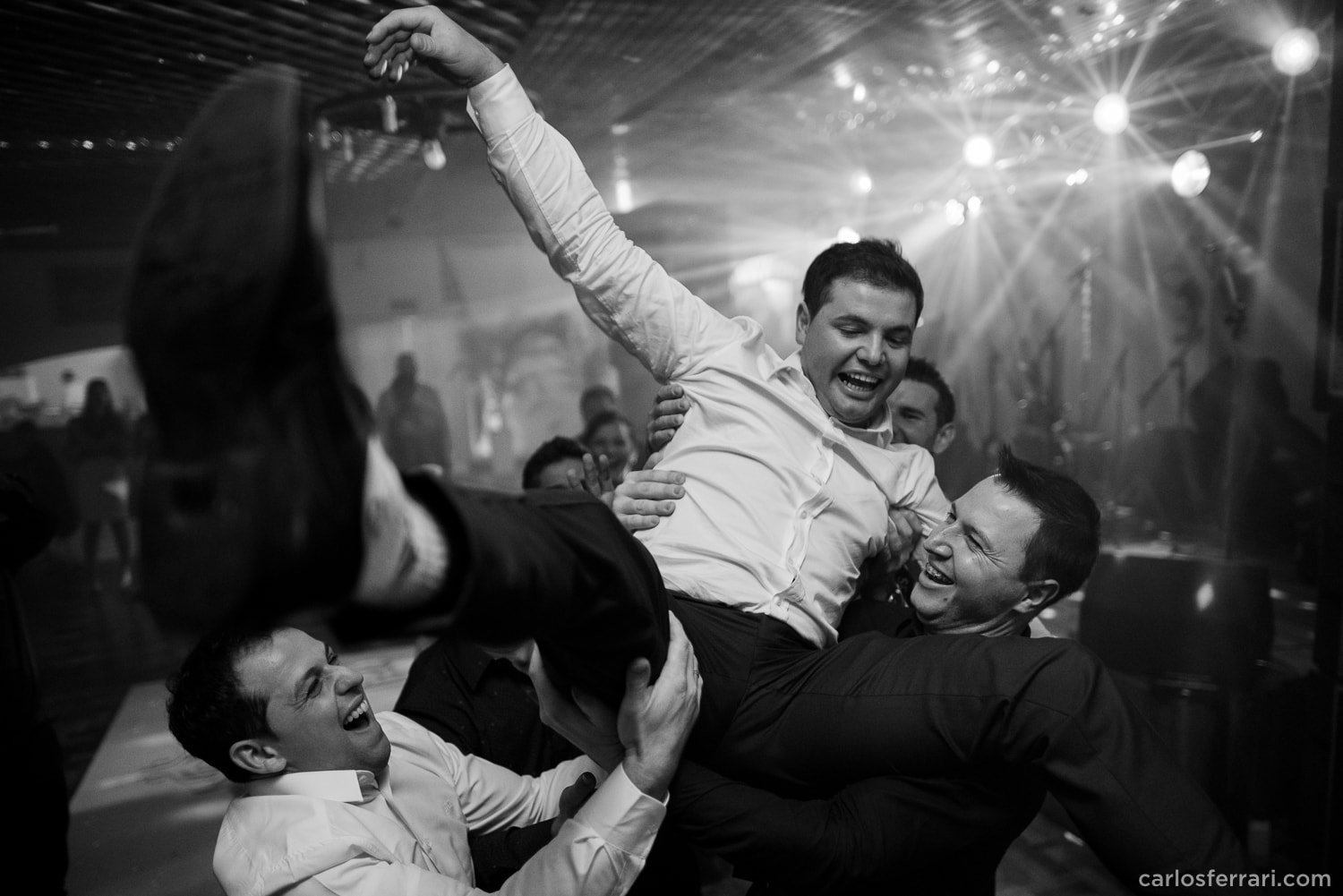 carlosferrari-fotografia-casamento-carlosbarbosa-andreiaejoelcio-fotosdiferentes-espontaneas_095