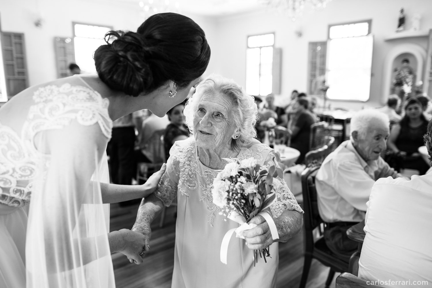 carlosferrari-fotografia-casamento-villamatuella-garibaldi-crisealan-fotosdiferentes-espontaneas_077
