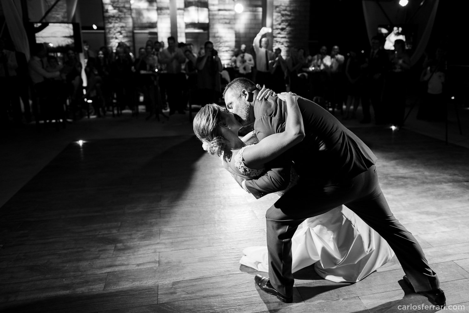 carlosferrari-fotografia-casamento-vinicola-donguerino-altofeliz-alineemarcos-fotosdiferentes-espontaneas_075