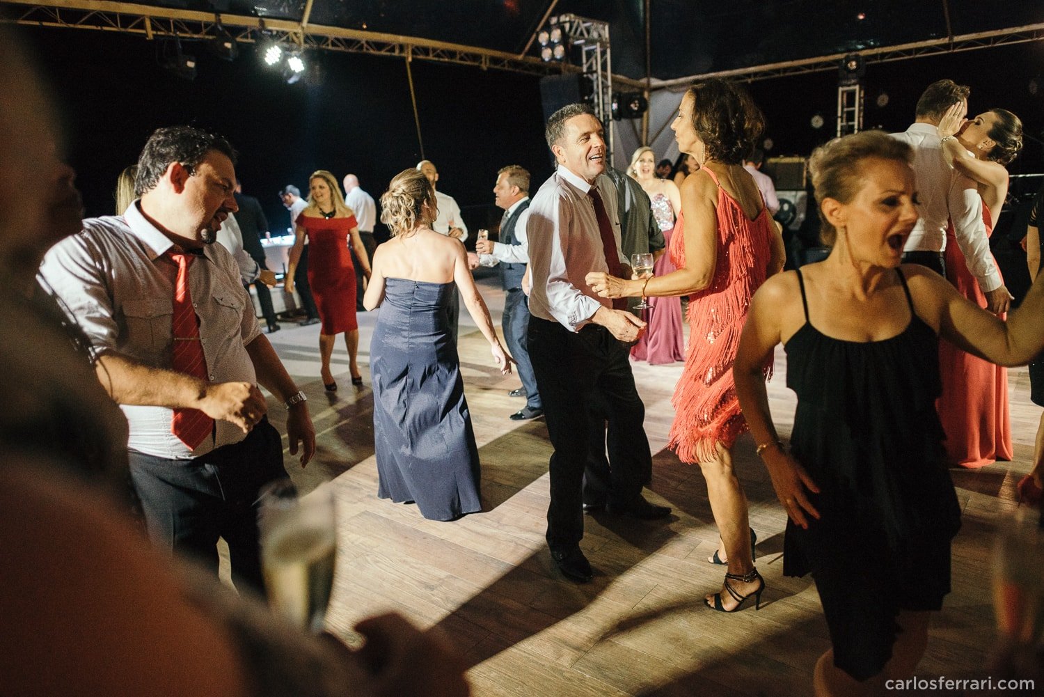 carlosferrari-fotografia-casamento-vinicola-donguerino-altofeliz-alineemarcos-fotosdiferentes-espontaneas_079