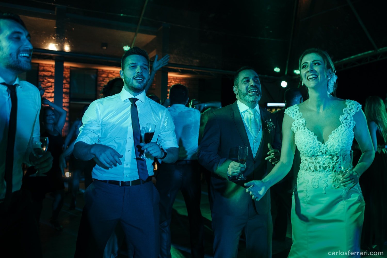 carlosferrari-fotografia-casamento-vinicola-donguerino-altofeliz-alineemarcos-fotosdiferentes-espontaneas_084