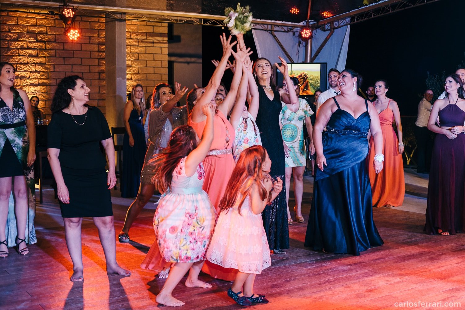 carlosferrari-fotografia-casamento-vinicola-donguerino-altofeliz-alineemarcos-fotosdiferentes-espontaneas_091