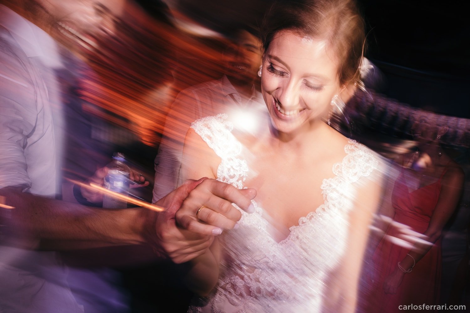 carlosferrari-fotografia-casamento-vinicola-donguerino-altofeliz-alineemarcos-fotosdiferentes-espontaneas_098