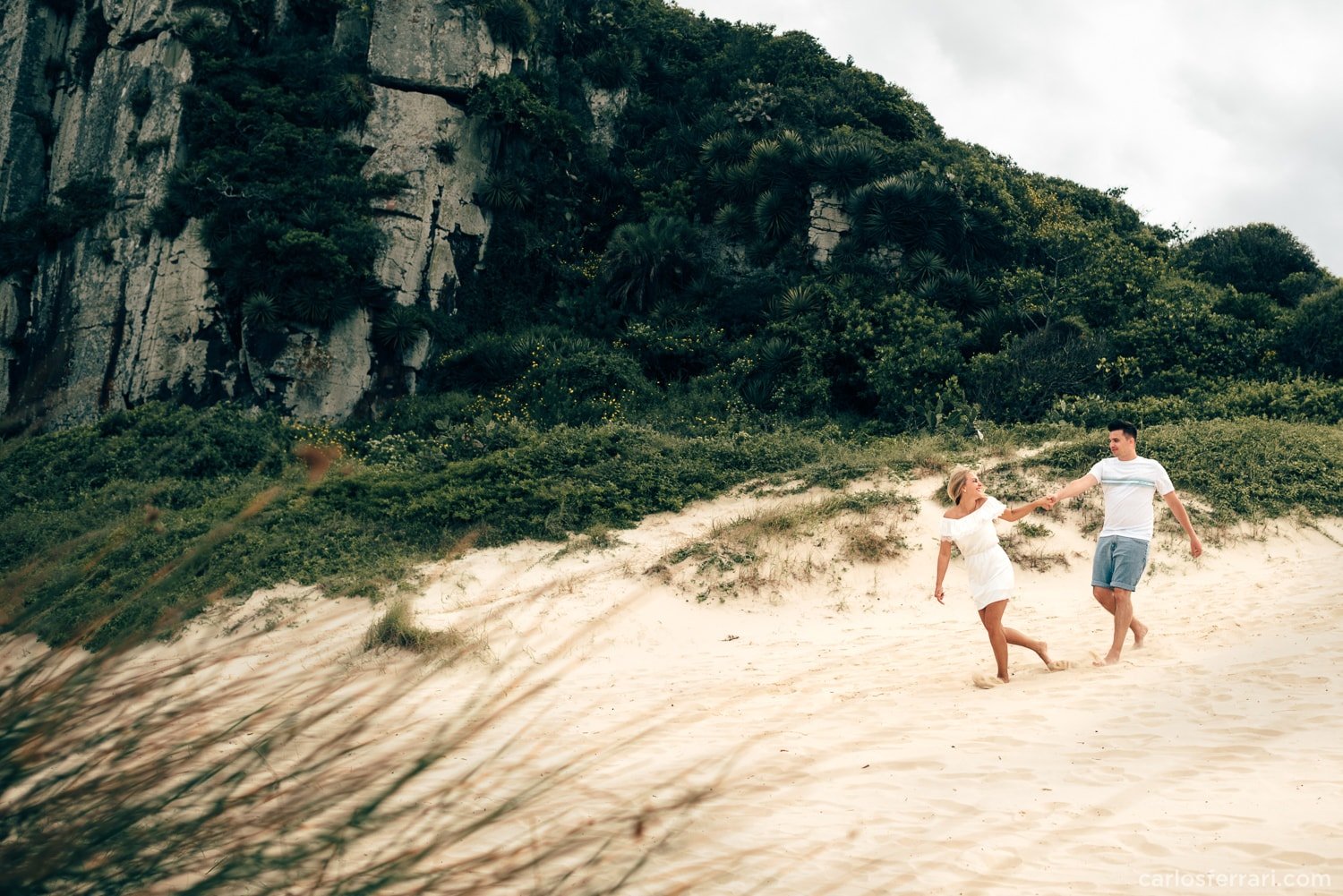 carlosferrari-fotografia-ensaio-arlivre-praiadaguaritatorres-thayserafa-fotosdiferentes-espontaneas__014