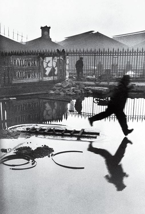 Henri Cartier Bresson. Behind the Gare Saint-Lazare, Paris, França, 1932