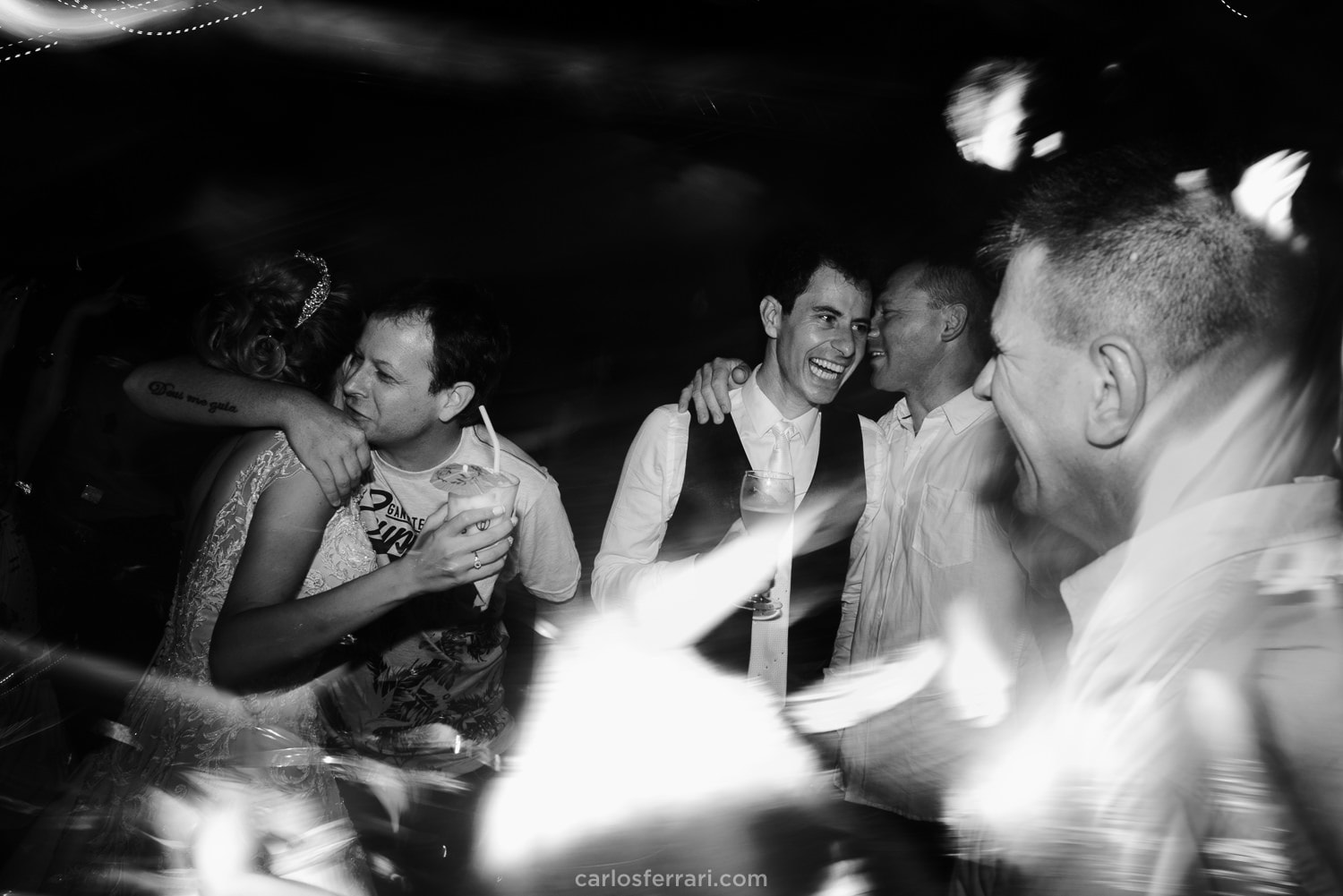 carlosferrari-fotografia-casamento-ao-ar-livre-serragaucha-brunaemateus-fotosdiferentes-espontaneas_101
