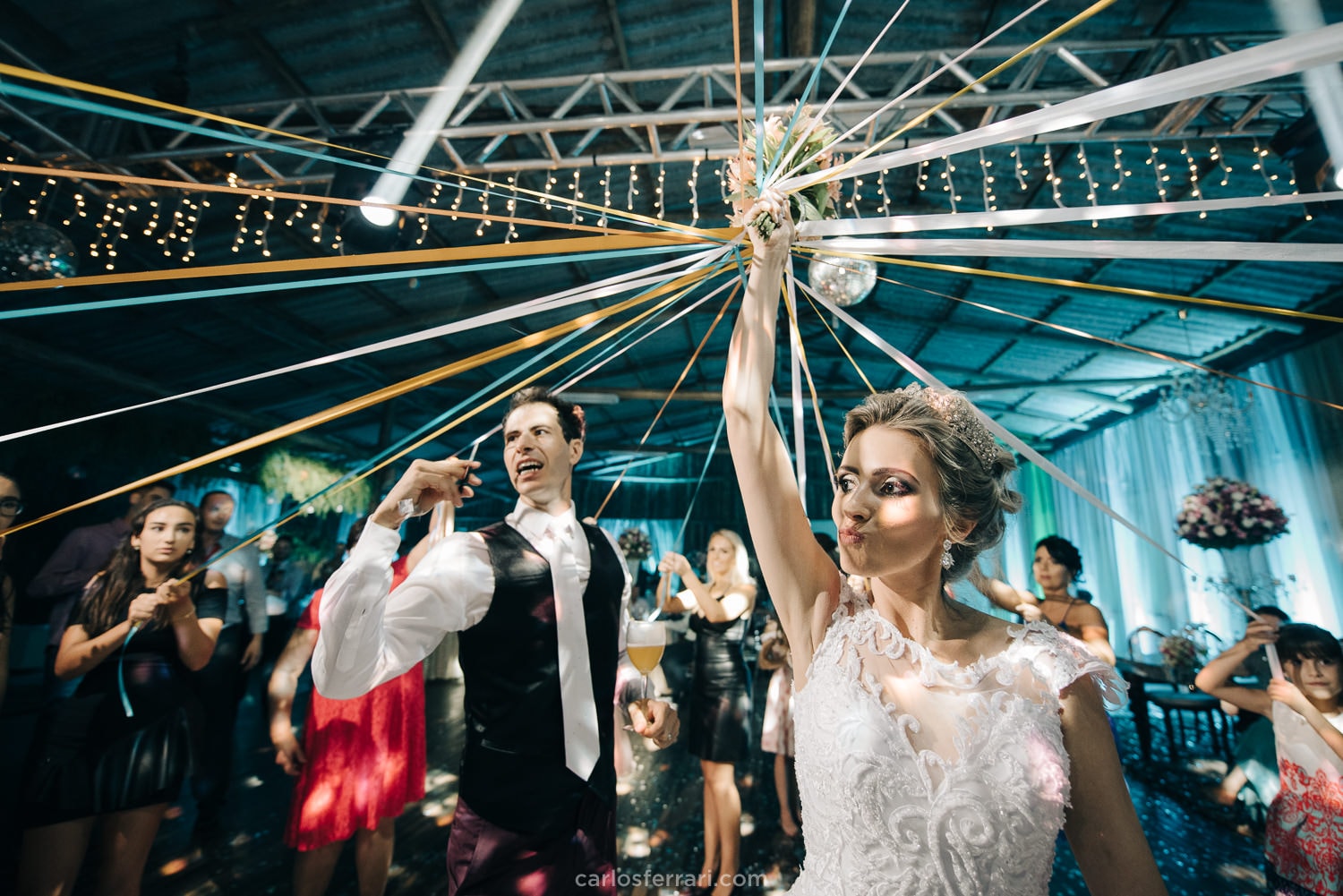 carlosferrari-fotografia-casamento-ao-ar-livre-serragaucha-brunaemateus-fotosdiferentes-espontaneas_105