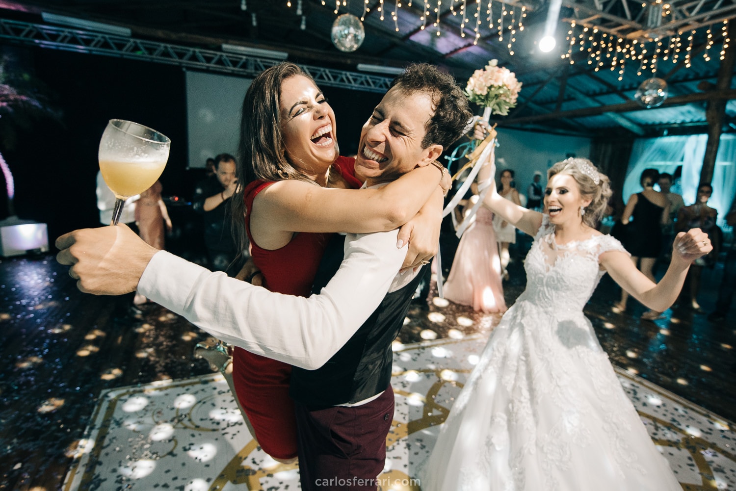 carlosferrari-fotografia-casamento-ao-ar-livre-serragaucha-brunaemateus-fotosdiferentes-espontaneas_108