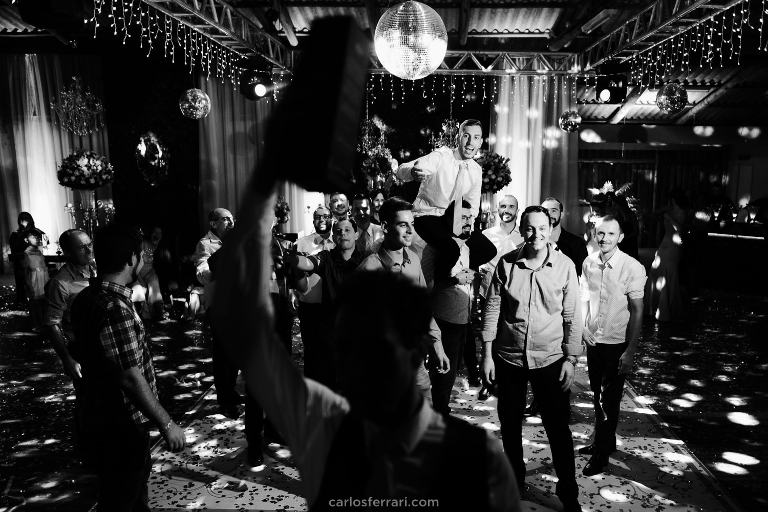 carlosferrari-fotografia-casamento-ao-ar-livre-serragaucha-brunaemateus-fotosdiferentes-espontaneas_109