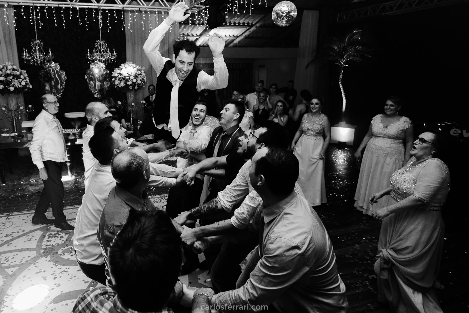 carlosferrari-fotografia-casamento-ao-ar-livre-serragaucha-brunaemateus-fotosdiferentes-espontaneas_115