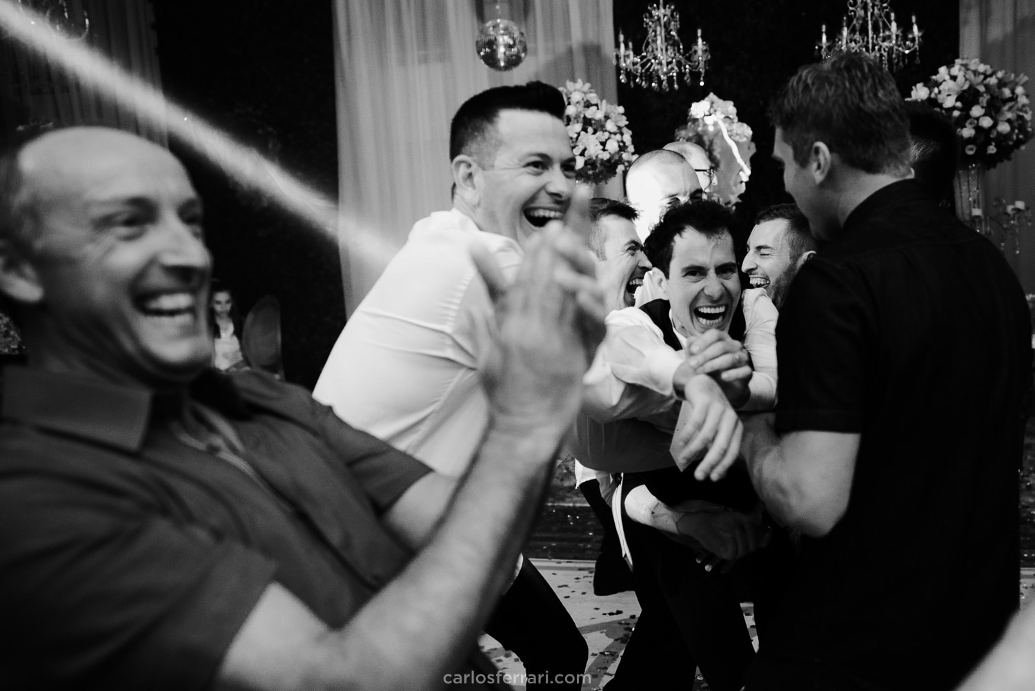 carlosferrari-fotografia-casamento-ao-ar-livre-serragaucha-brunaemateus-fotosdiferentes-espontaneas_116