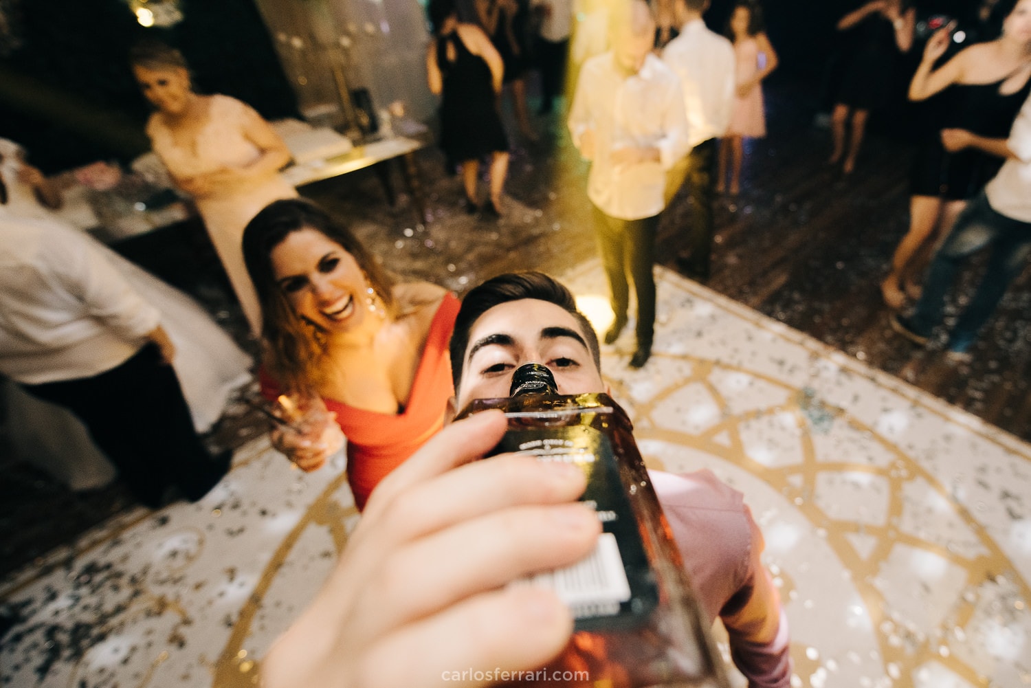 carlosferrari-fotografia-casamento-ao-ar-livre-serragaucha-brunaemateus-fotosdiferentes-espontaneas_117