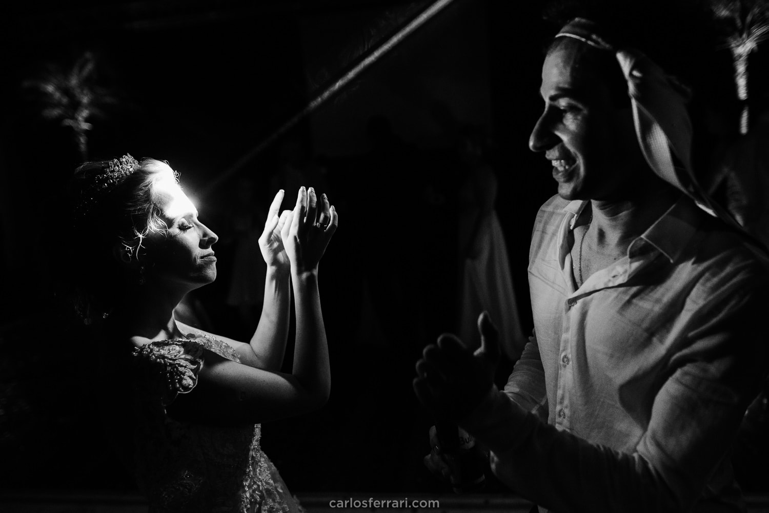 carlosferrari-fotografia-casamento-ao-ar-livre-serragaucha-brunaemateus-fotosdiferentes-espontaneas_122