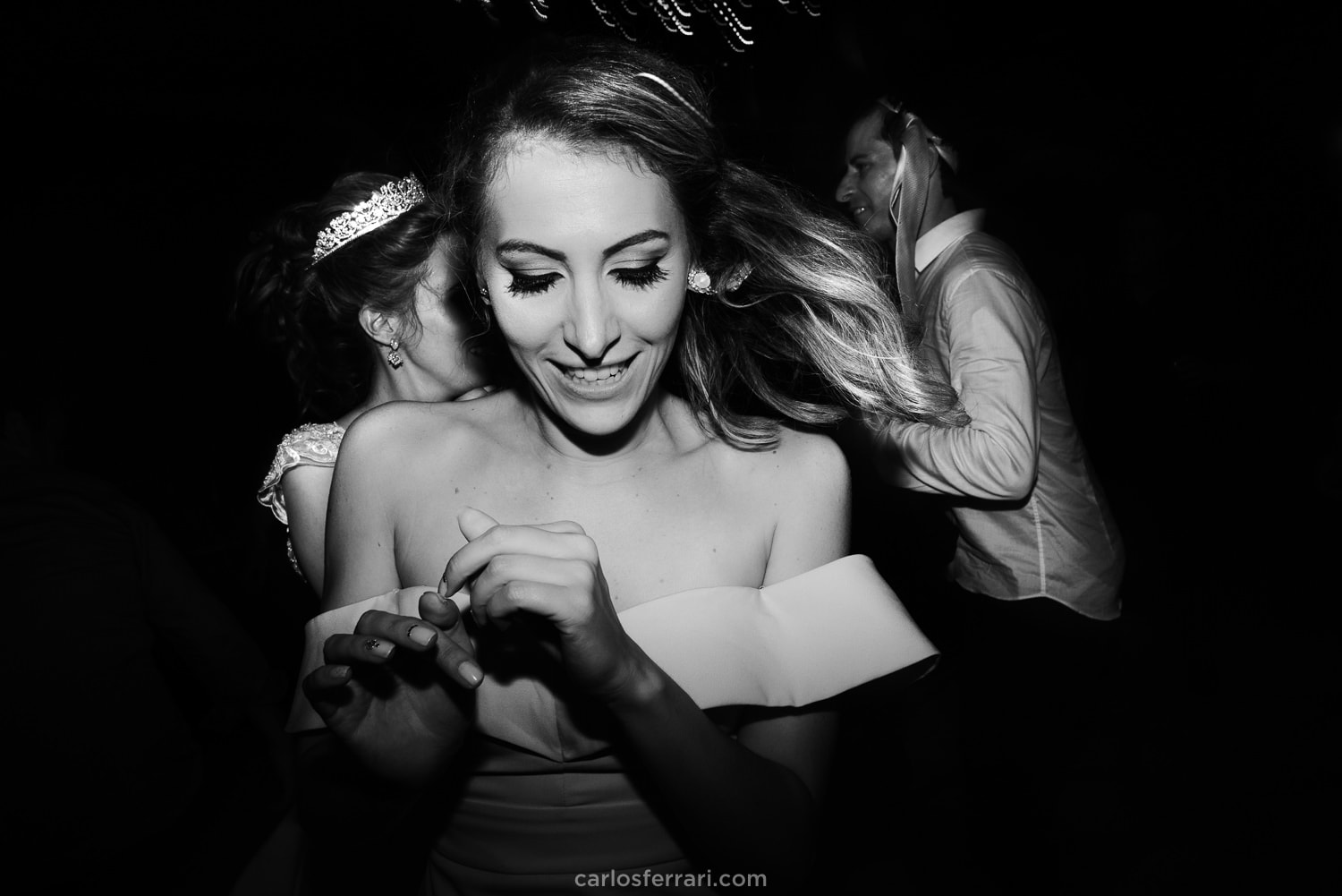 carlosferrari-fotografia-casamento-ao-ar-livre-serragaucha-brunaemateus-fotosdiferentes-espontaneas_123