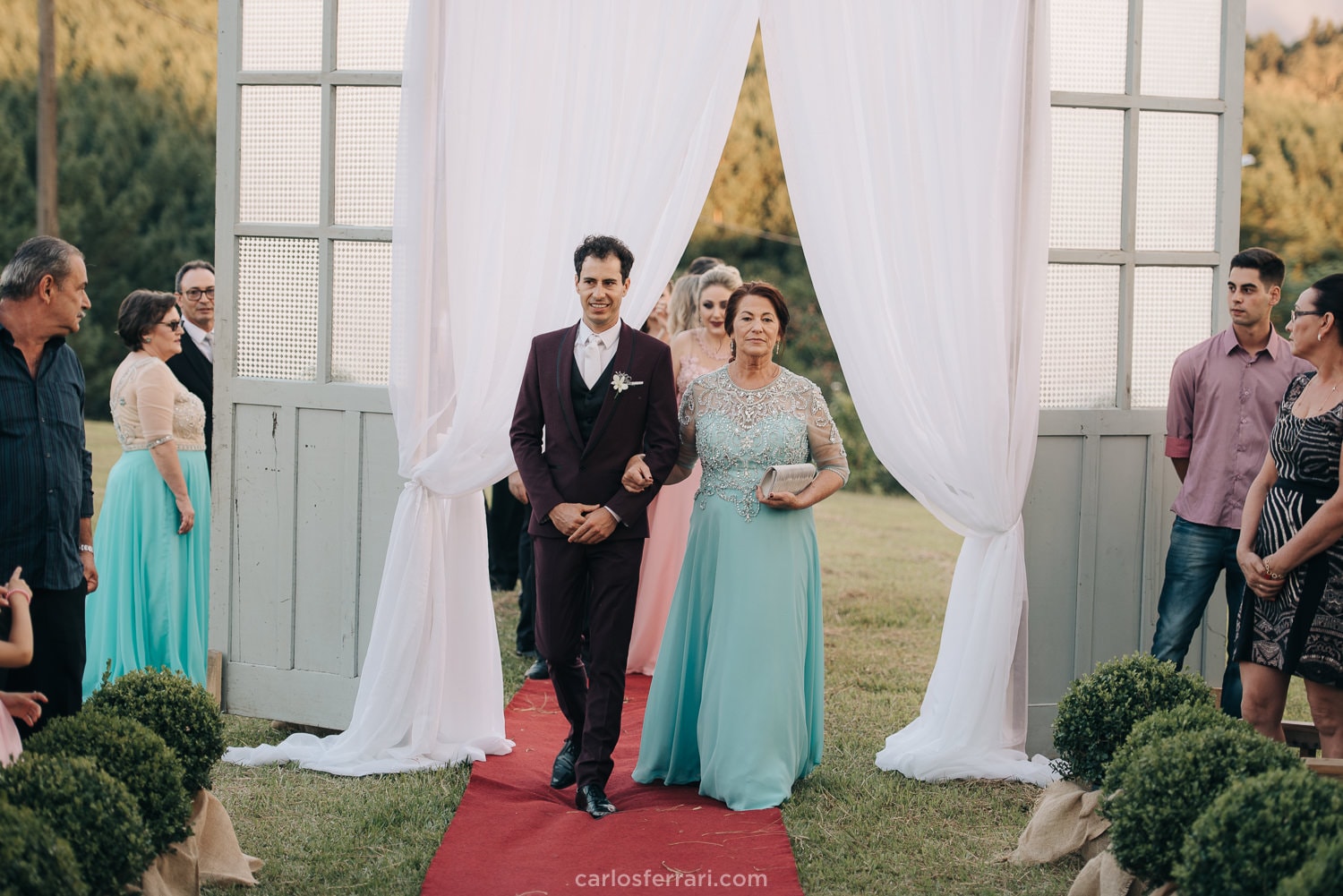 carlosferrari-fotografia-casamento-ao-ar-livre-serragaucha-brunaemateus-fotosdiferentes-espontaneas_46