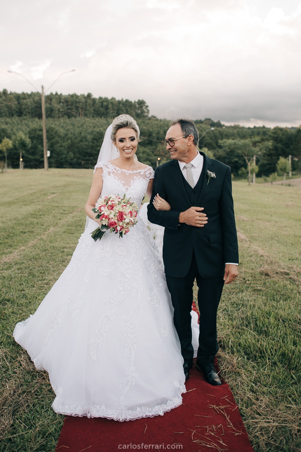 carlosferrari-fotografia-casamento-ao-ar-livre-serragaucha-brunaemateus-fotosdiferentes-espontaneas_48