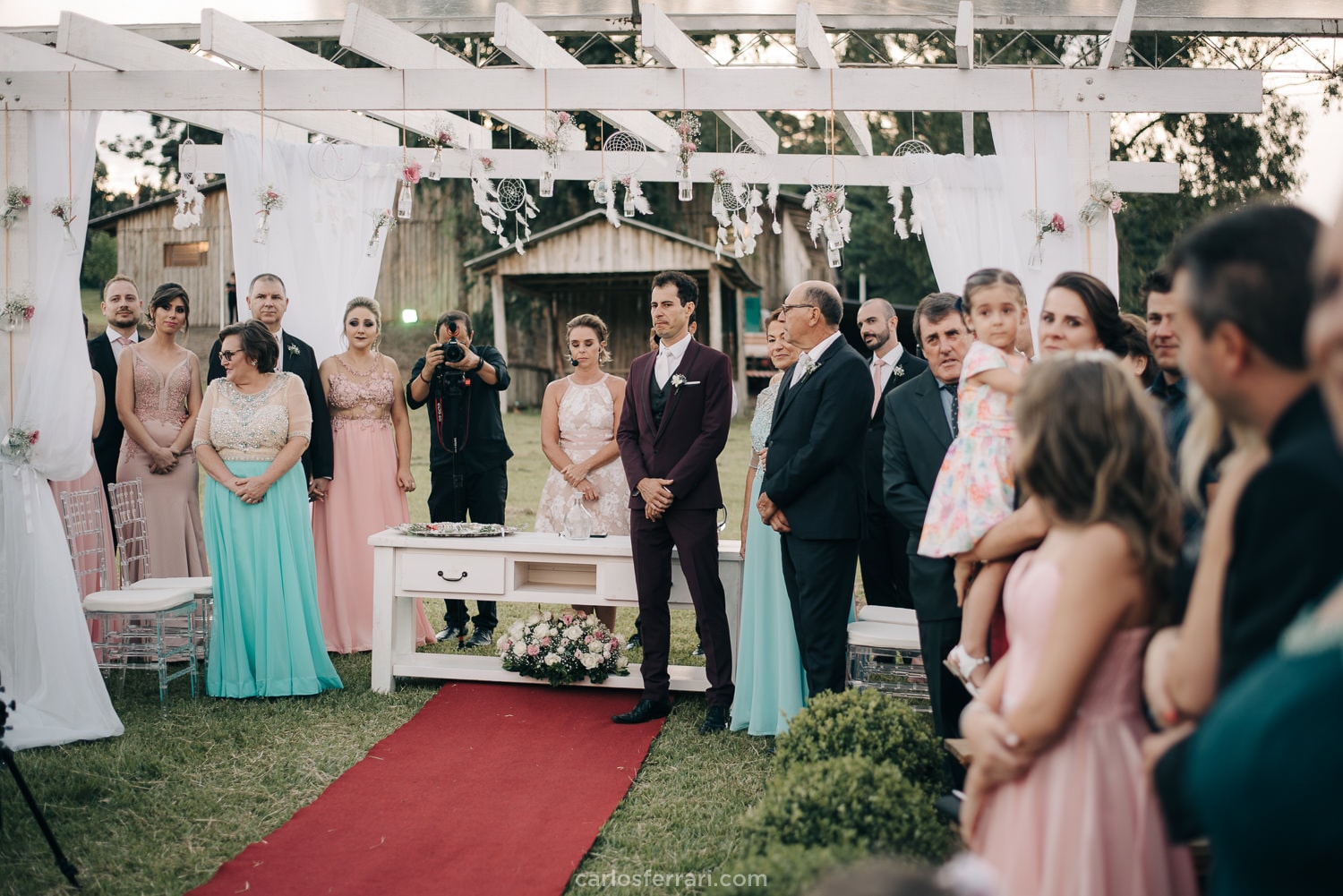 carlosferrari-fotografia-casamento-ao-ar-livre-serragaucha-brunaemateus-fotosdiferentes-espontaneas_49