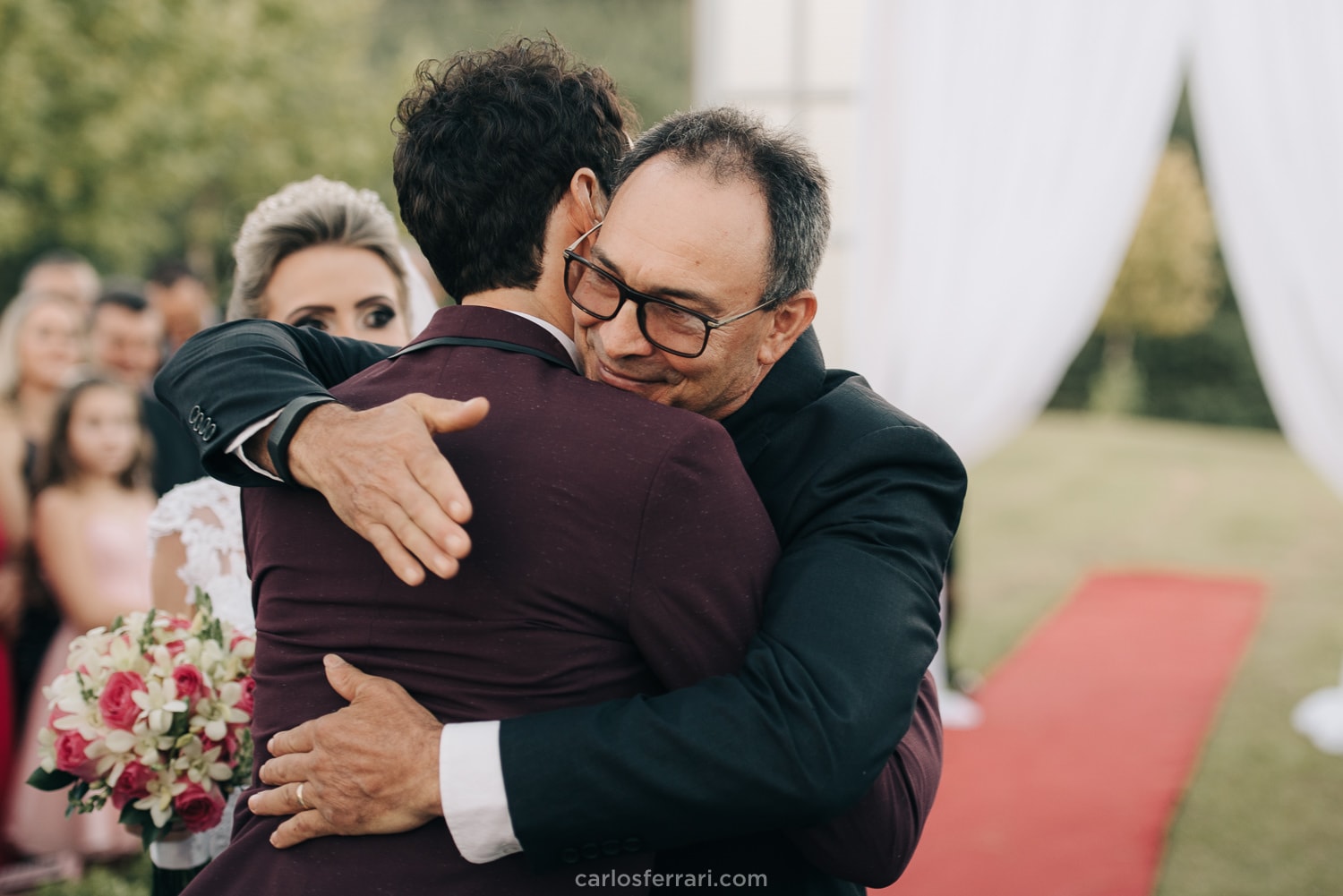 carlosferrari-fotografia-casamento-ao-ar-livre-serragaucha-brunaemateus-fotosdiferentes-espontaneas_51