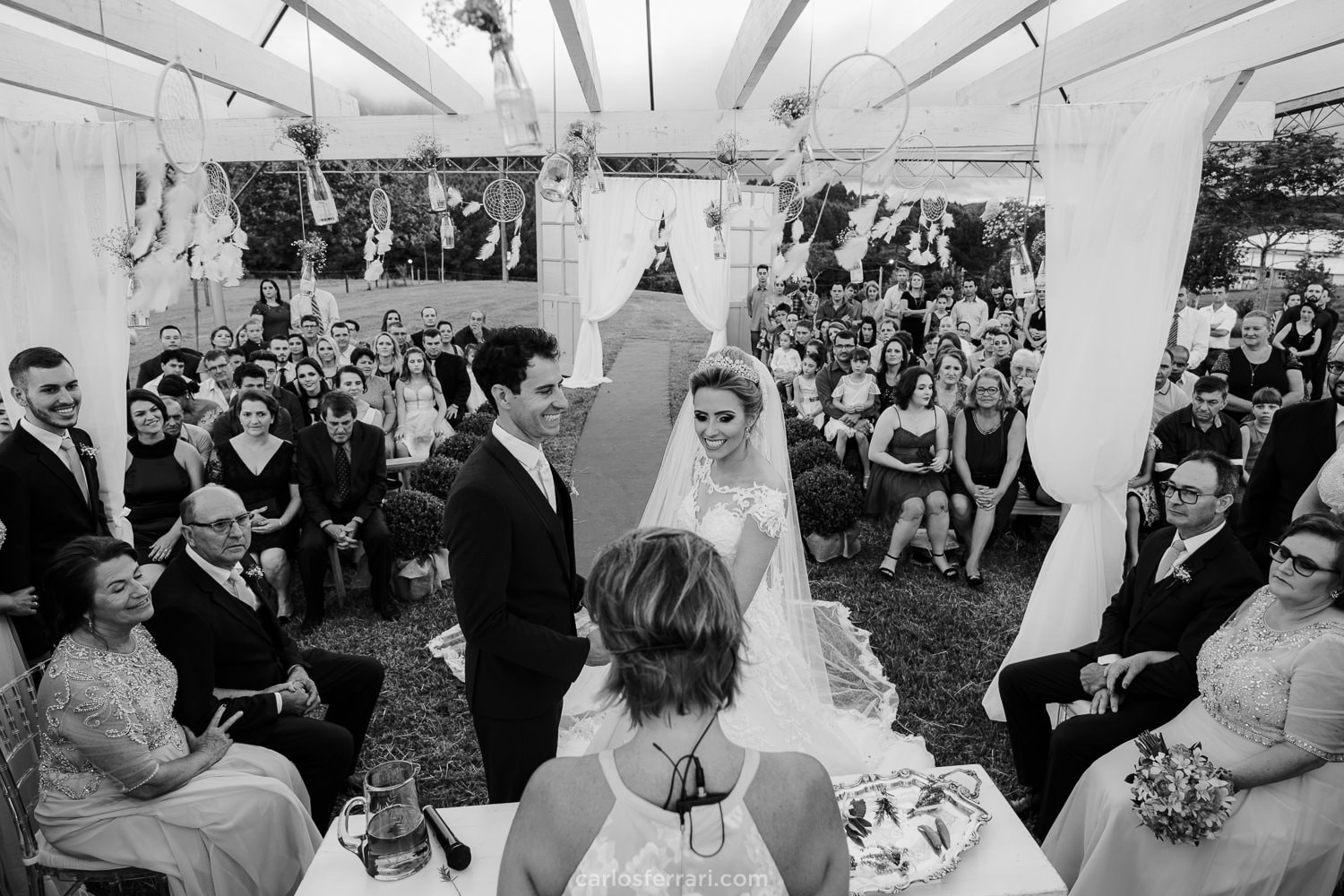 carlosferrari-fotografia-casamento-ao-ar-livre-serragaucha-brunaemateus-fotosdiferentes-espontaneas_53