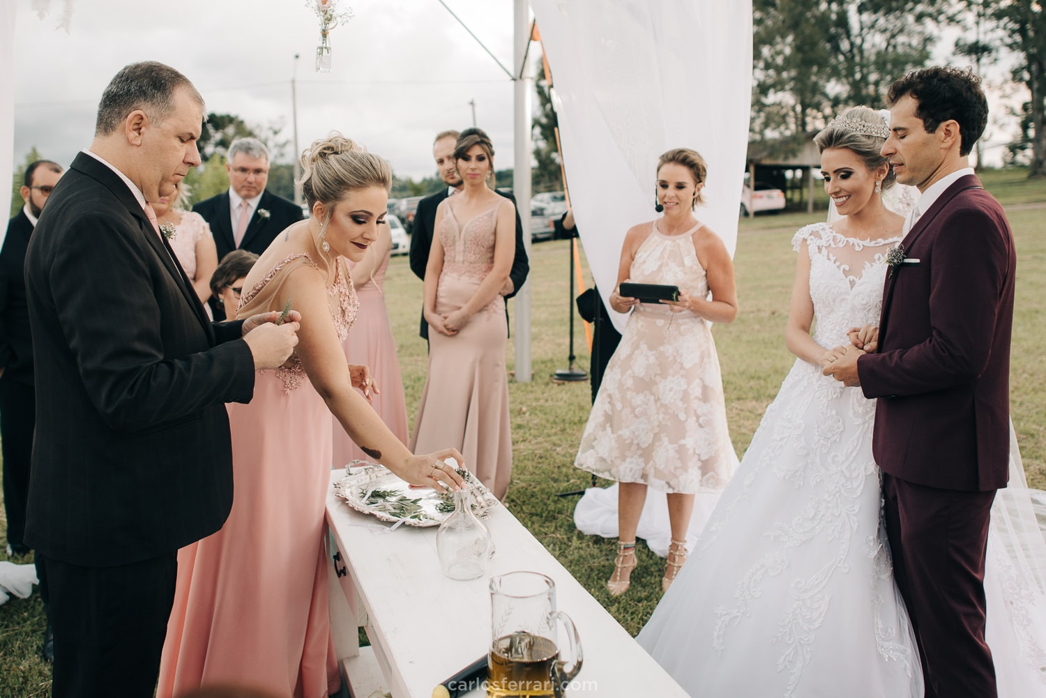 carlosferrari-fotografia-casamento-ao-ar-livre-serragaucha-brunaemateus-fotosdiferentes-espontaneas_55