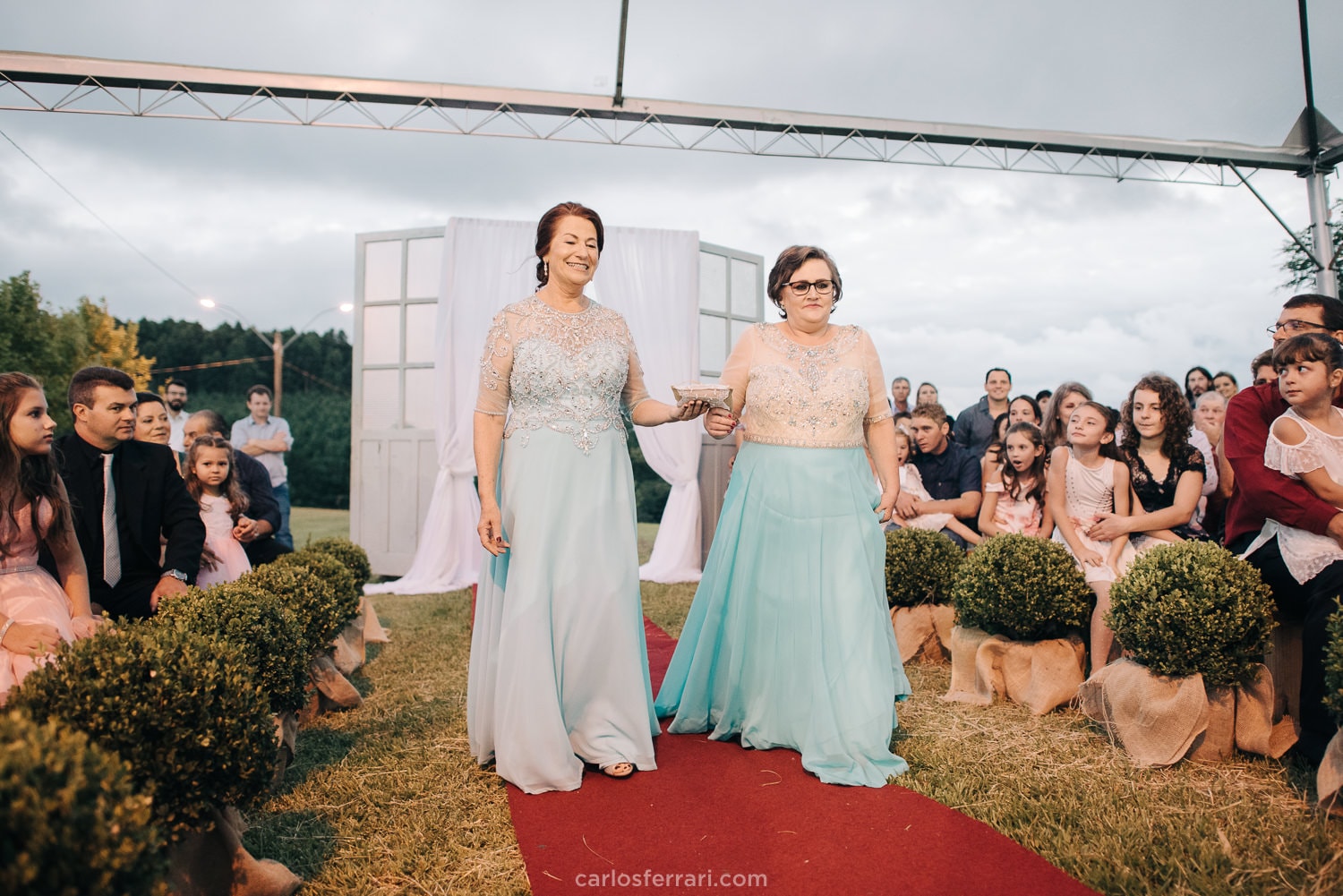 carlosferrari-fotografia-casamento-ao-ar-livre-serragaucha-brunaemateus-fotosdiferentes-espontaneas_67