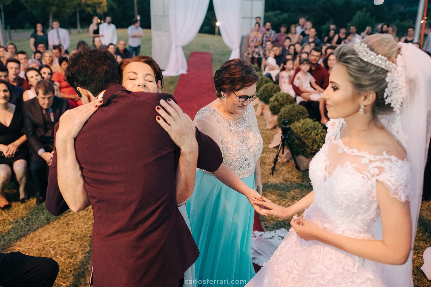 carlosferrari-fotografia-casamento-ao-ar-livre-serragaucha-brunaemateus-fotosdiferentes-espontaneas_68