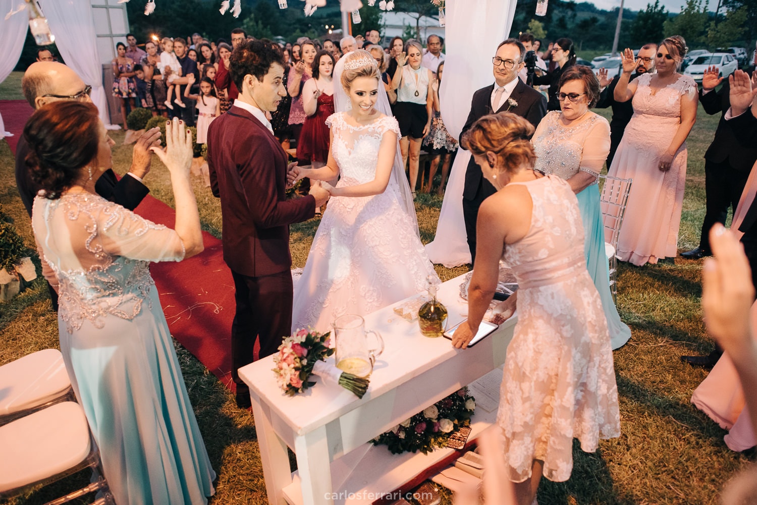 carlosferrari-fotografia-casamento-ao-ar-livre-serragaucha-brunaemateus-fotosdiferentes-espontaneas_69