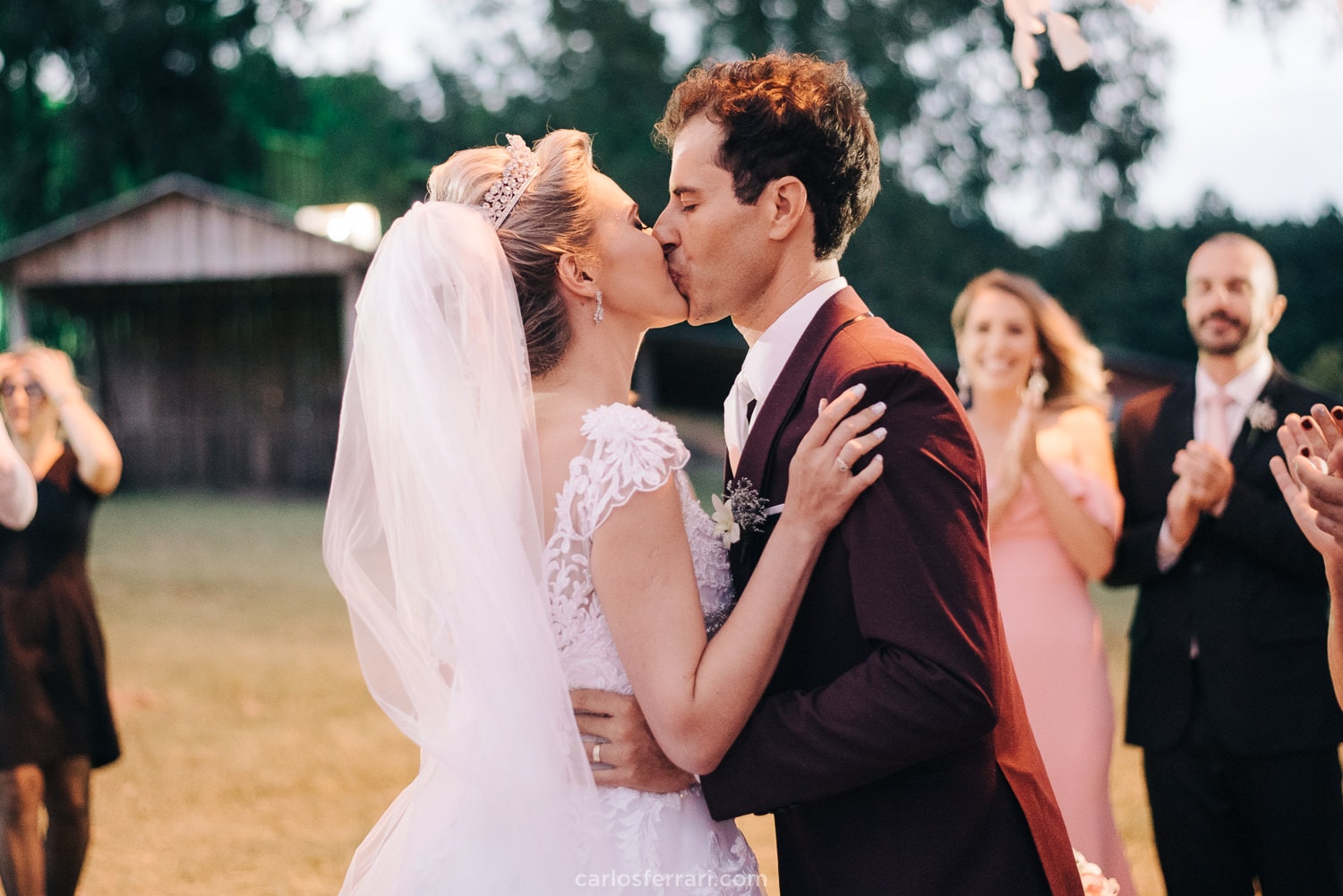 carlosferrari-fotografia-casamento-ao-ar-livre-serragaucha-brunaemateus-fotosdiferentes-espontaneas_73