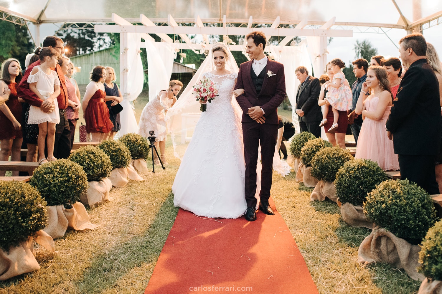 carlosferrari-fotografia-casamento-ao-ar-livre-serragaucha-brunaemateus-fotosdiferentes-espontaneas_74