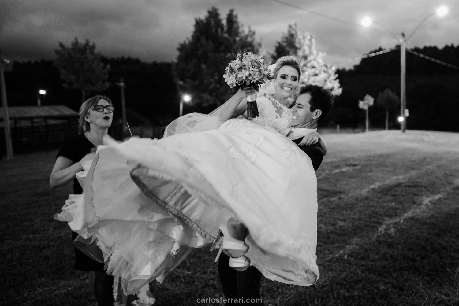 carlosferrari-fotografia-casamento-ao-ar-livre-serragaucha-brunaemateus-fotosdiferentes-espontaneas_77