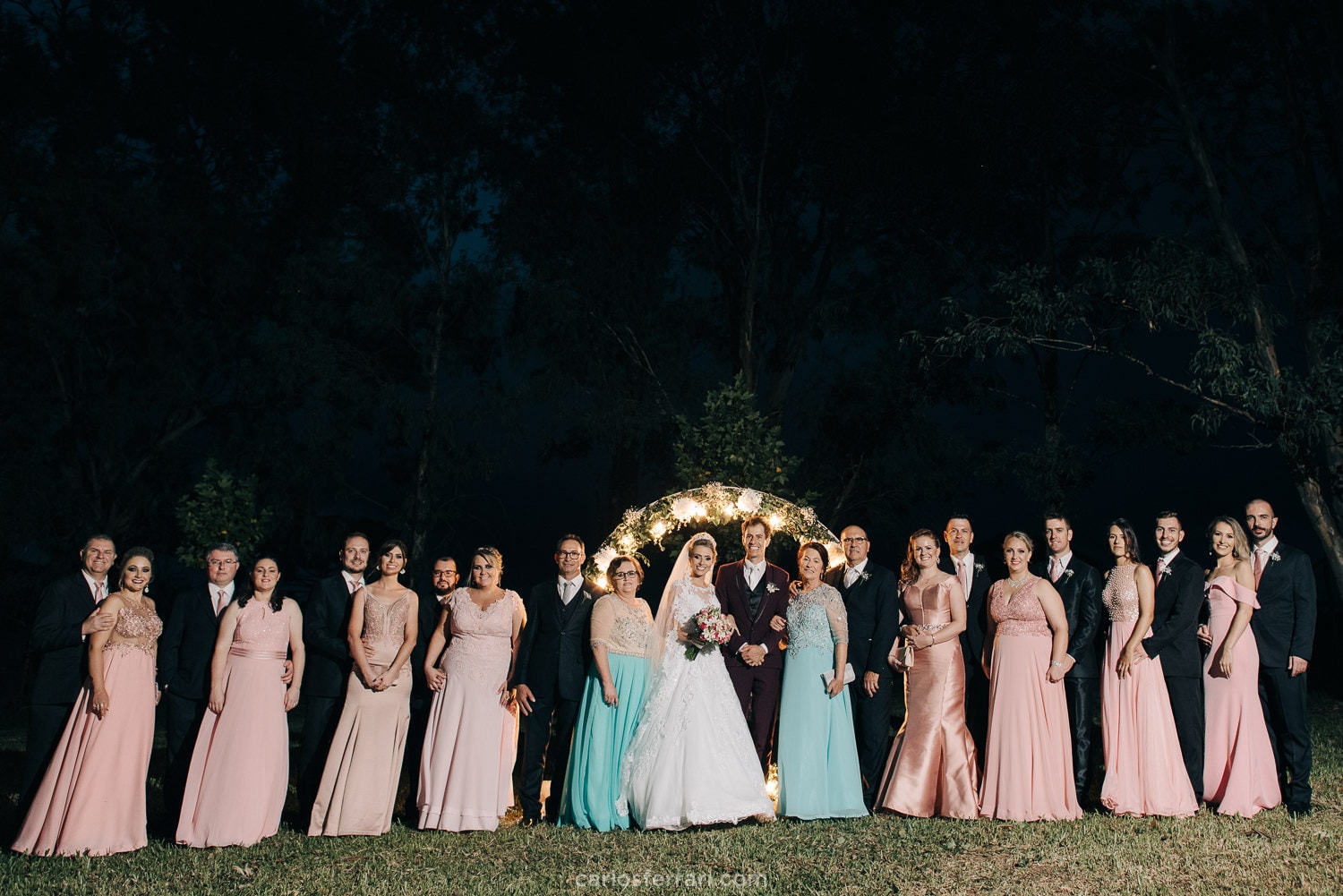 carlosferrari-fotografia-casamento-ao-ar-livre-serragaucha-brunaemateus-fotosdiferentes-espontaneas_79