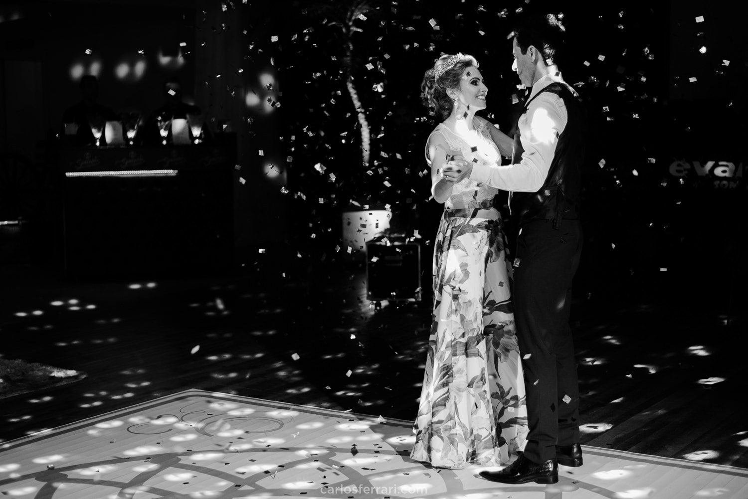 carlosferrari-fotografia-casamento-ao-ar-livre-serragaucha-brunaemateus-fotosdiferentes-espontaneas_92