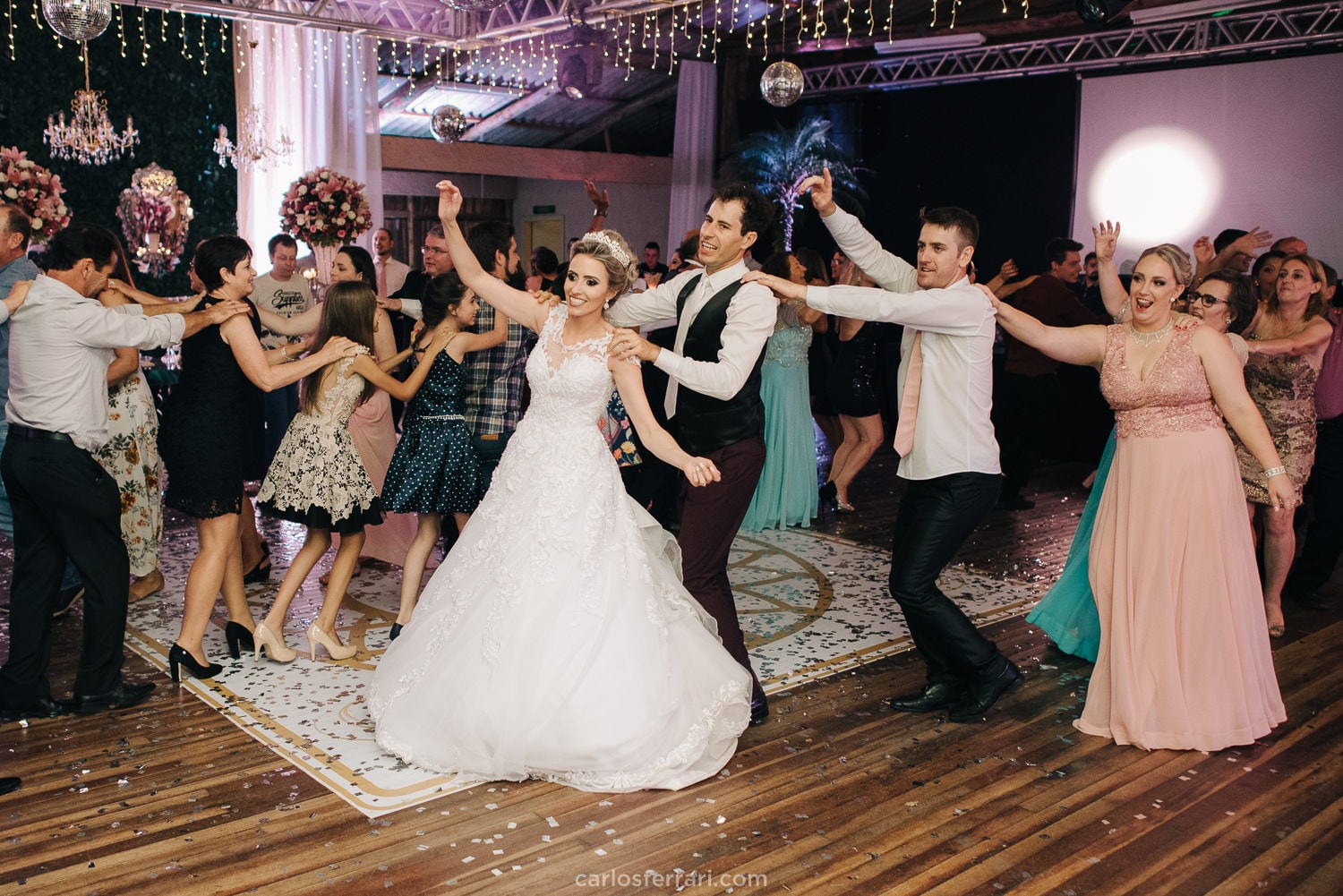 carlosferrari-fotografia-casamento-ao-ar-livre-serragaucha-brunaemateus-fotosdiferentes-espontaneas_99