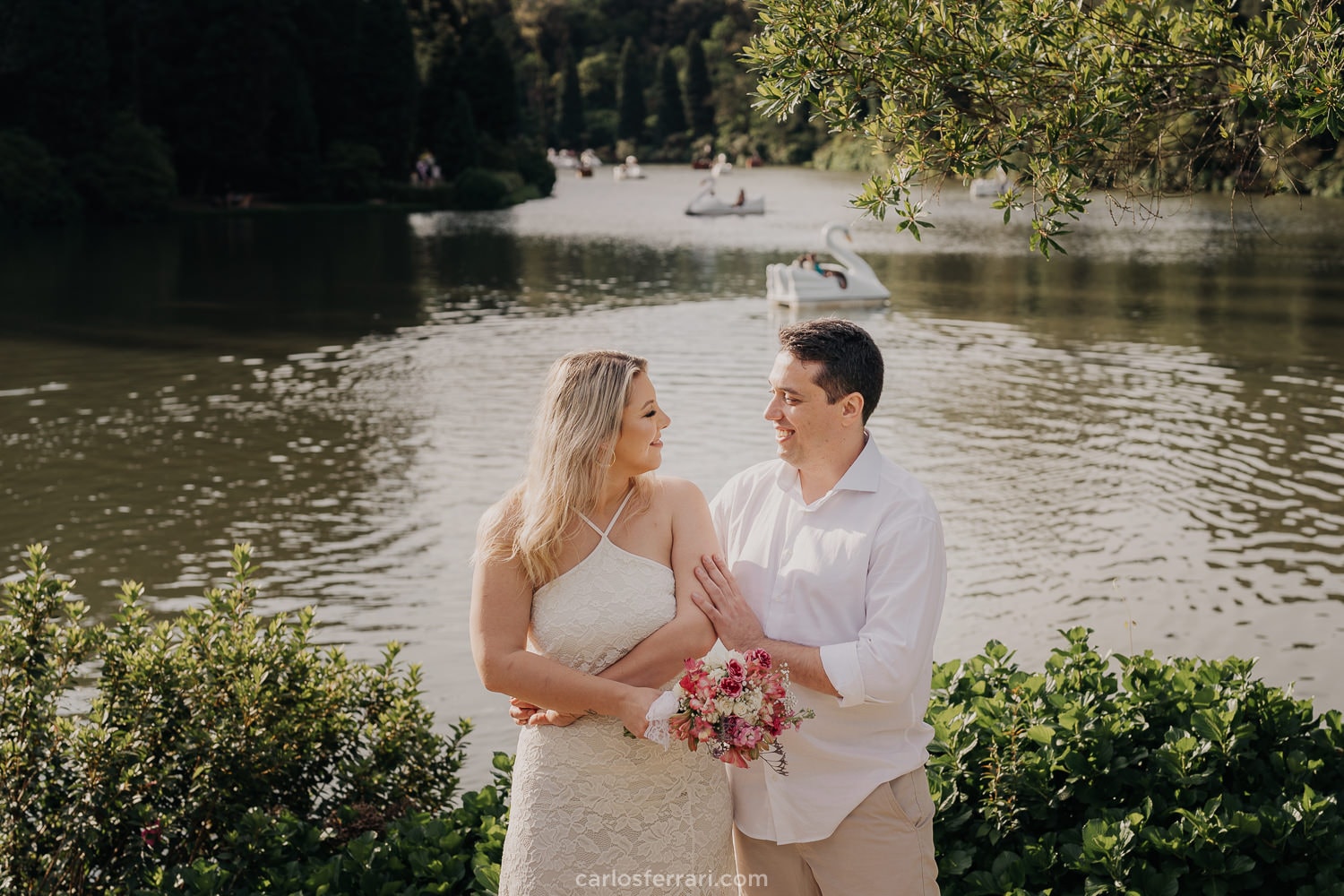 carlosferrari-fotografia-ensaio-pre-casamento-gramado-serragaucha-dienifer-e-pedro-lago-negro-fotografo-em-gramado_11